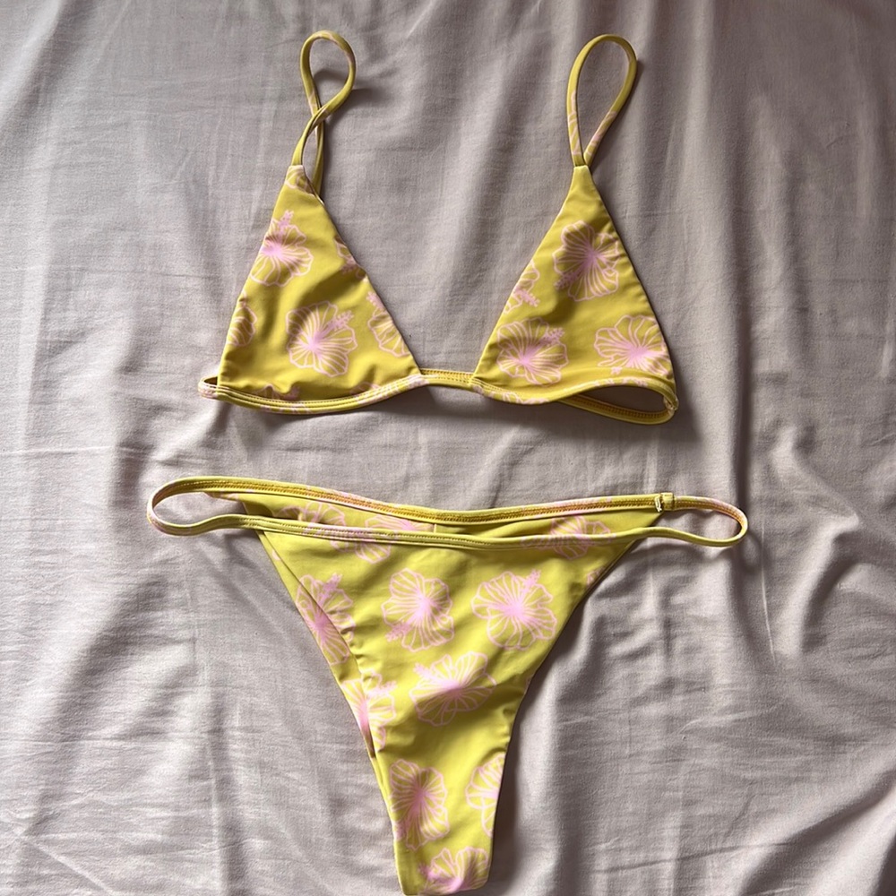 Benoa Yellow Hibiscus Set